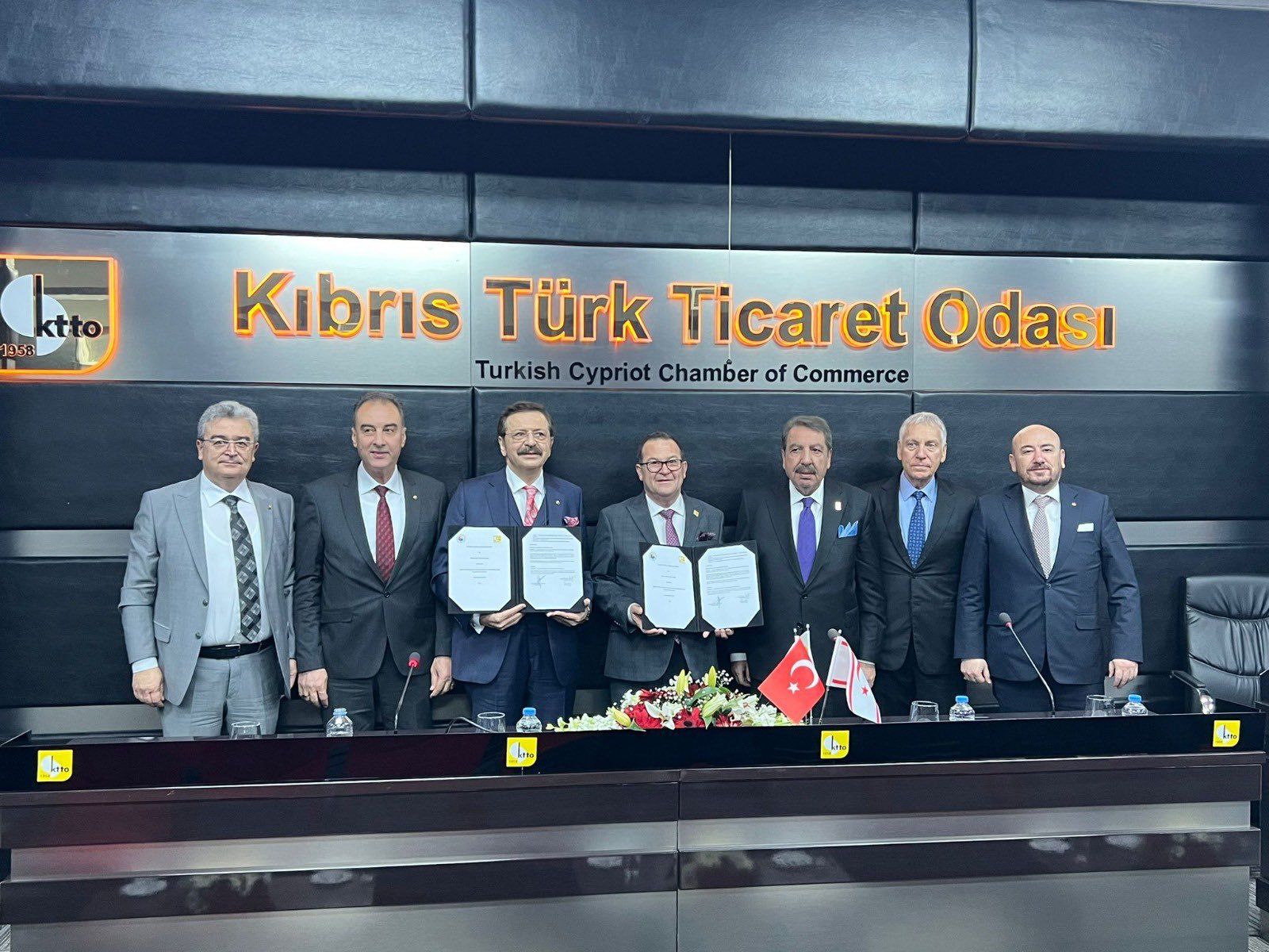 TOBB Yönetim Kurulu Üyesi ve Odamız Başkanı Hakan ÜLKEN, TOBB Başkanımız Sn. M. Rifat HİSARCIKLIOĞLU başkanlığında gerçekleştirilen Kıbrıs Türk Ticaret Odası (KTTO) ziyaretine katılım sağladı.