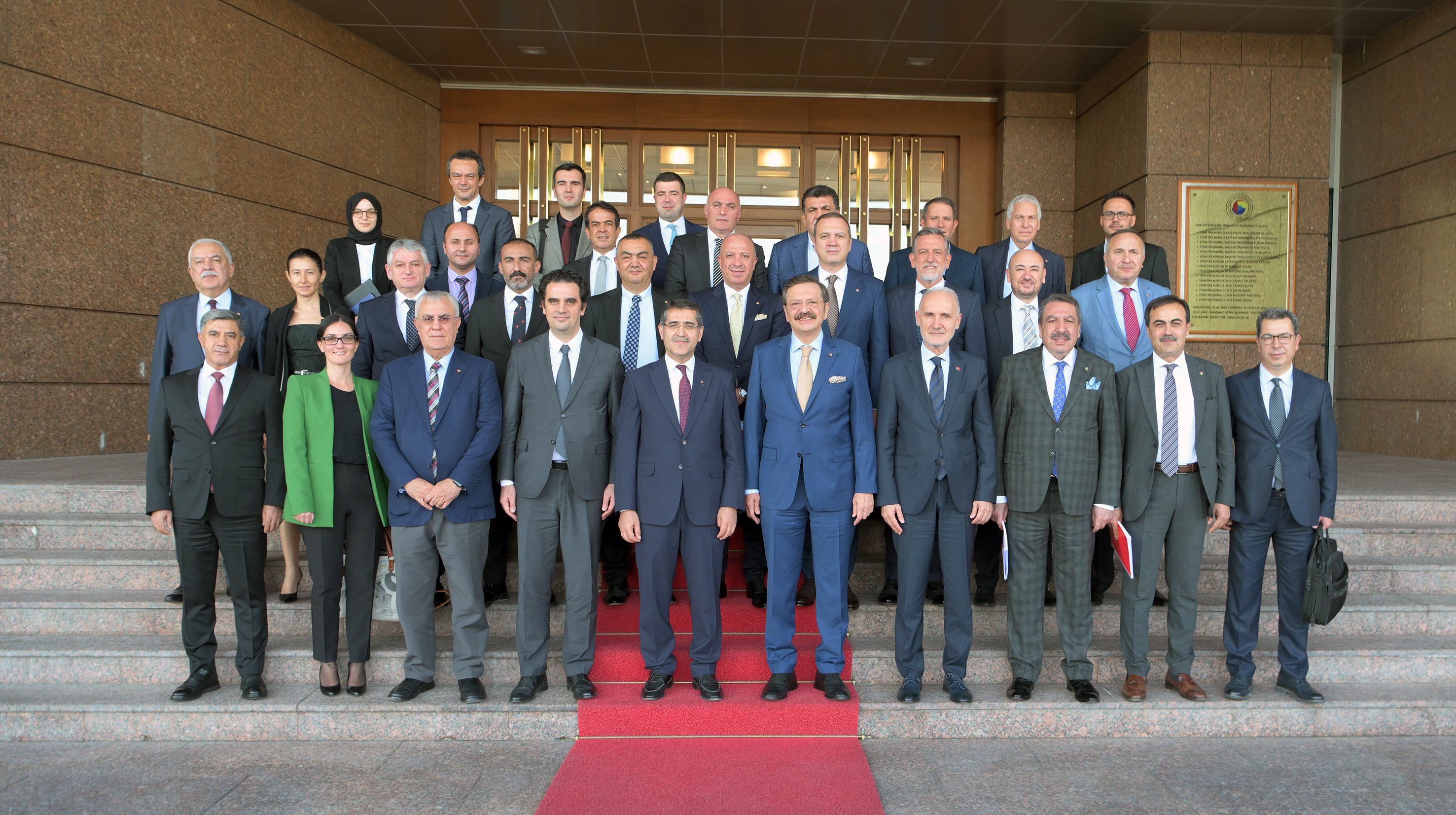 TOBB Yönetim Kurulu Üyesi ve Odamız Başkanı Hakan Ülken, Cumhurbaşkanlığı Strateji ve Bütçe Başkanı İbrahim Şenel ve ekibinin katılımlarıyla gerçekleştirilen Türkiye Odalar ve Borsalar Birliği (TOBB) Yönetim Kurulu toplantısına katıldı.