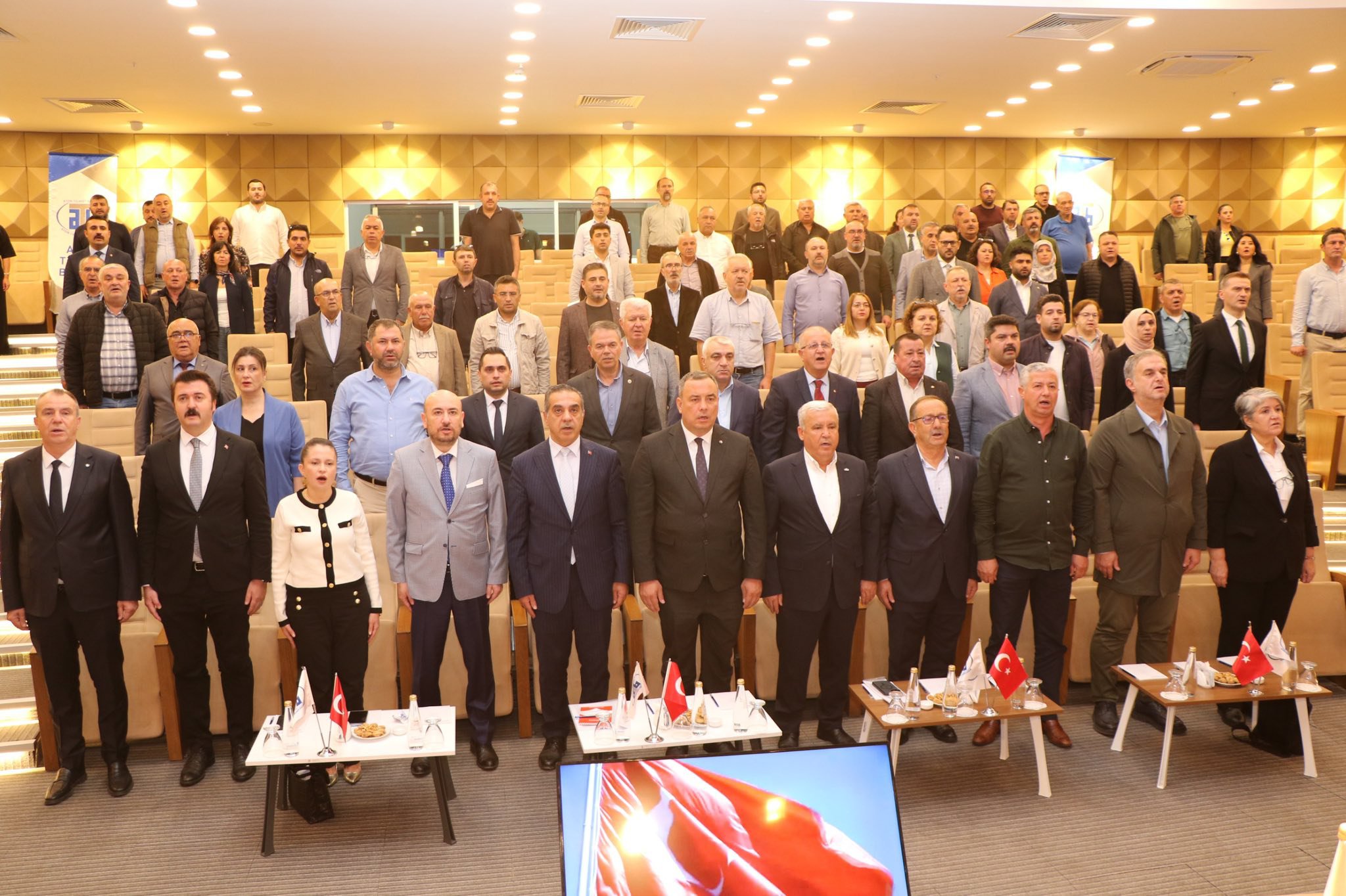 Aydın Ticaret Borsası tarafından 2025-2026 Sezonu Zeytin ve Zeytinyağı Sektör Toplantısı, Odamız M. Rifat Hisarcıklıoğlu konferans salonunda sektör temsilcilerinin katılımıyla gerçekleştirildi