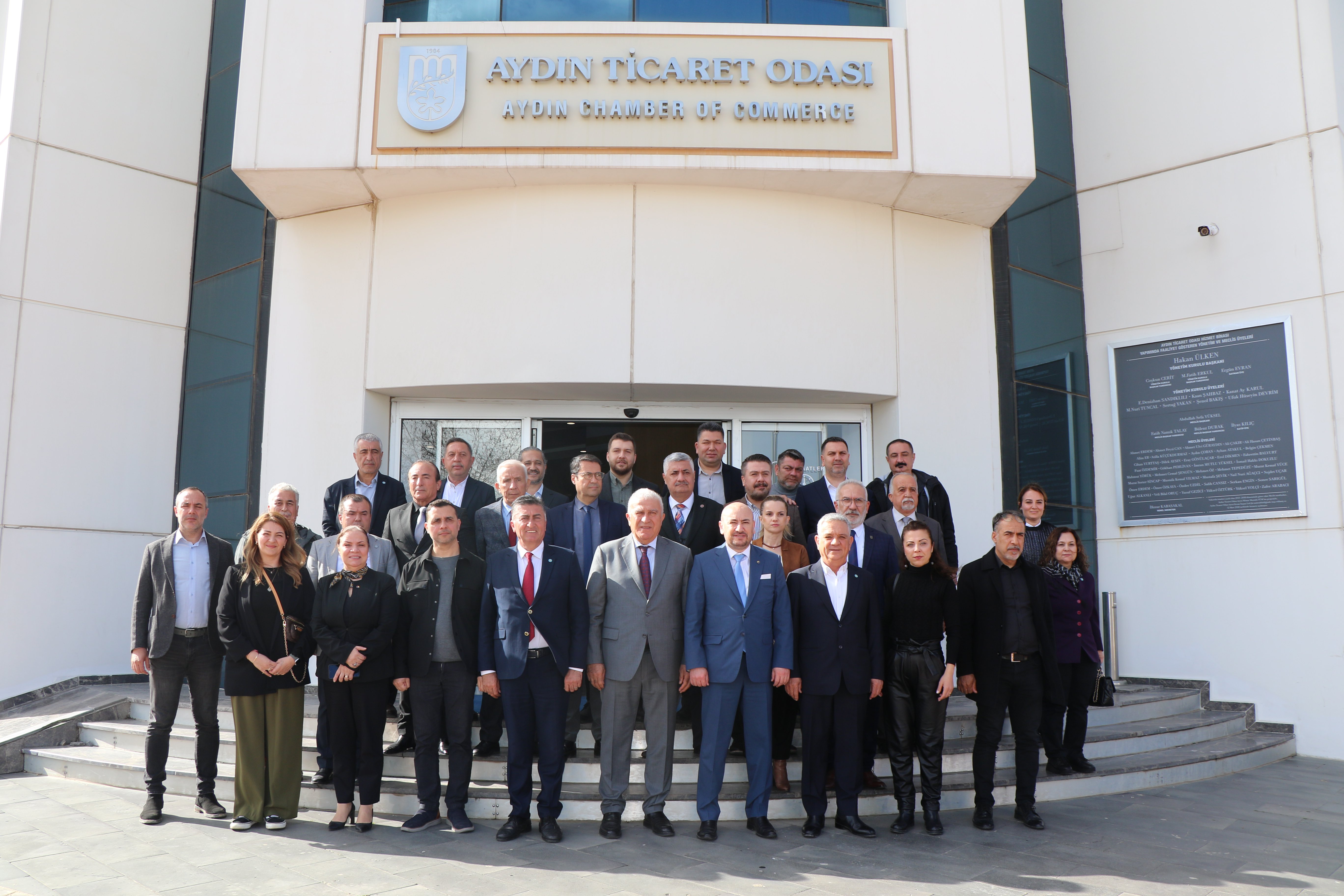 Efeler Belediye Başkanı M. Fatih ATAY, İYİ Parti Büyükşehir Belediye Başkan Adayı Özer KAYALI ve beraberlerindeki heyet Odamıza ziyarette bulundular.