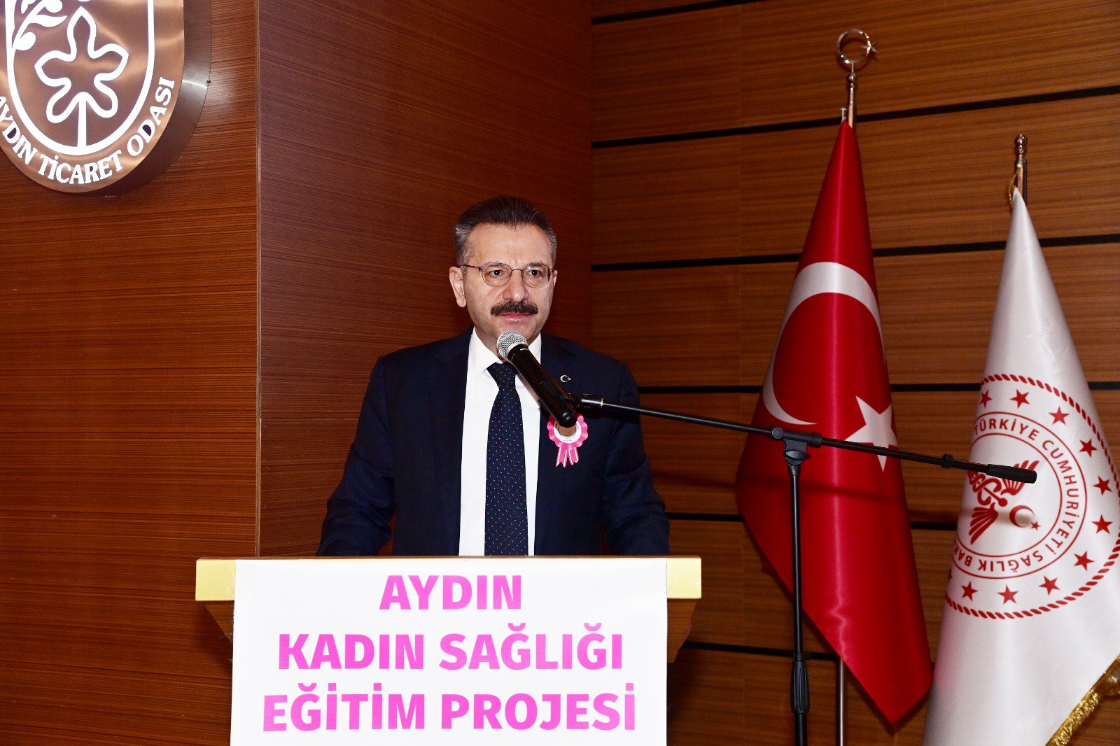 Aydın İl Sağlık Müdürlüğü’nce düzenlenen, Valimiz Sayın Hüseyin AKSOY ve Eşi Hanımefendi Hülya AKSOY’un teşrifleriyle gerçekleştirilen “Kadın Sağlığı Eğitim Projesi” Tanıtım Toplantısı Odamız M.Rifat HİSARCIKLIOĞLU Konferans Salonu’nda gerçekleştirildi.