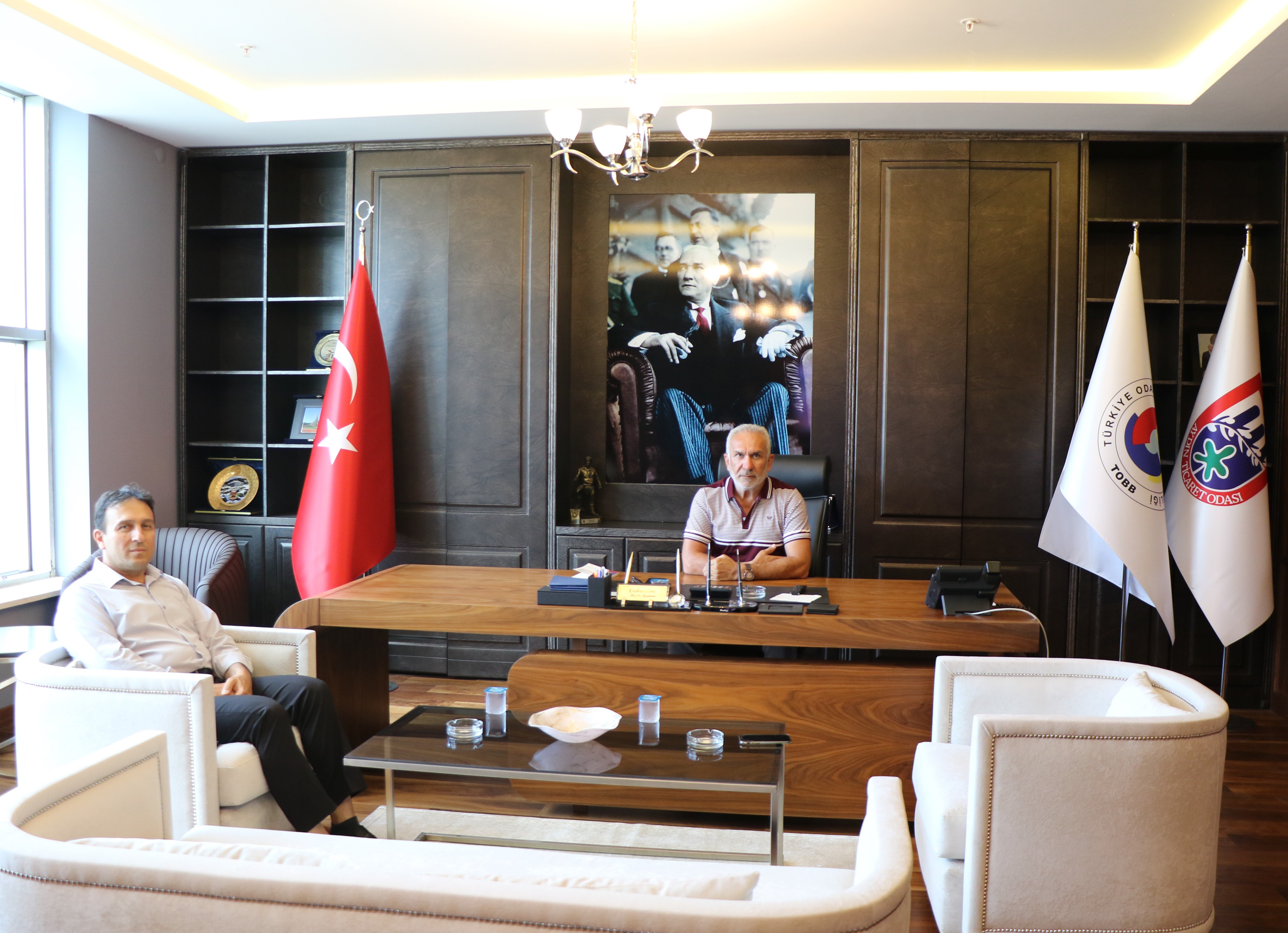 Aydın Sanayi ve Teknoloji İl Müdürlüğü Vekili Hacı İbrahim BUĞDAYCI, Odamız Meclis Başkanı Coşkun CERİT’i makamında ziyaret etti.
