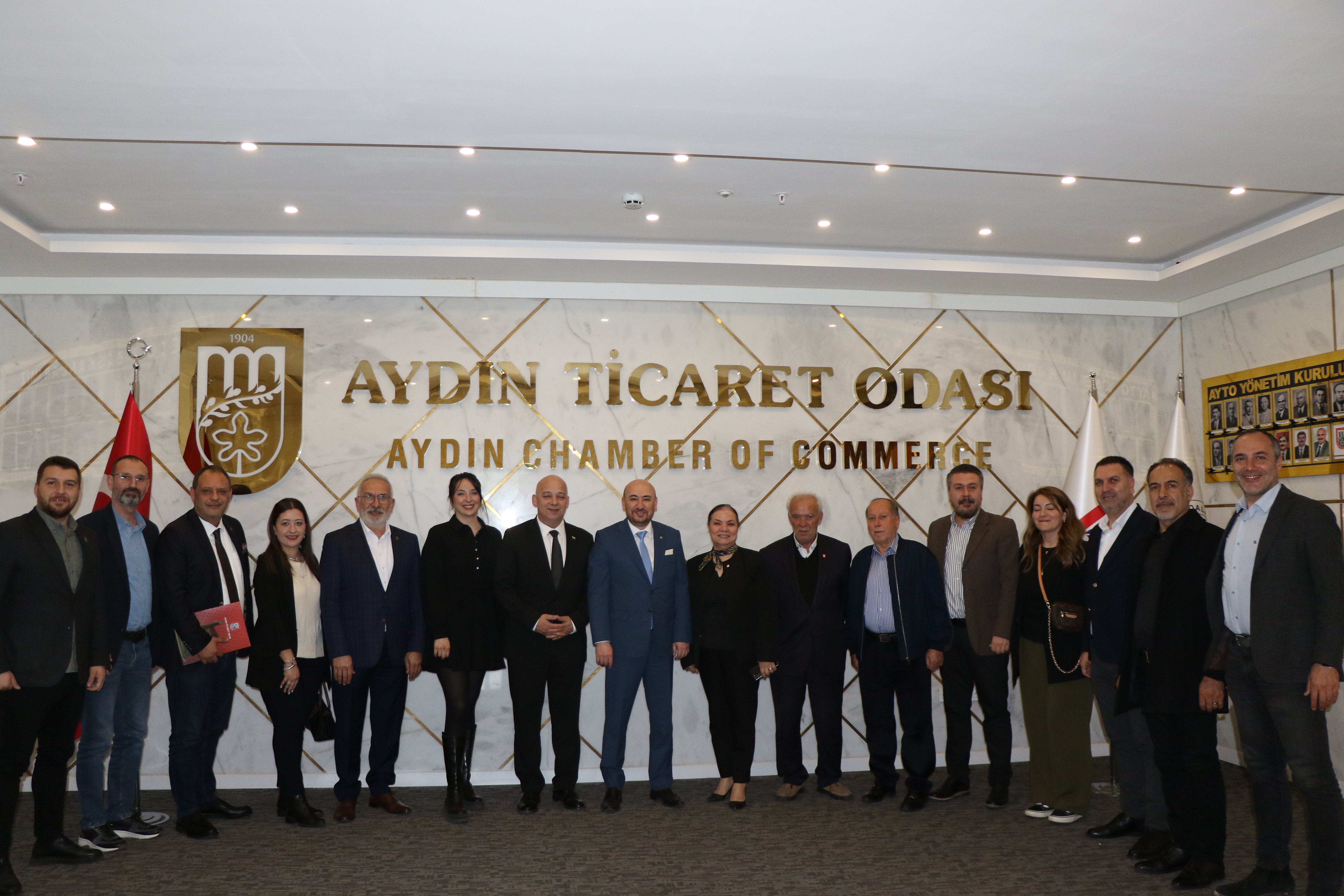 Demokrat Parti Efeler Belediye Başkan Adayı Hasan DİNÇER ve beraberindeki heyet Odamıza ziyarette bulundular.