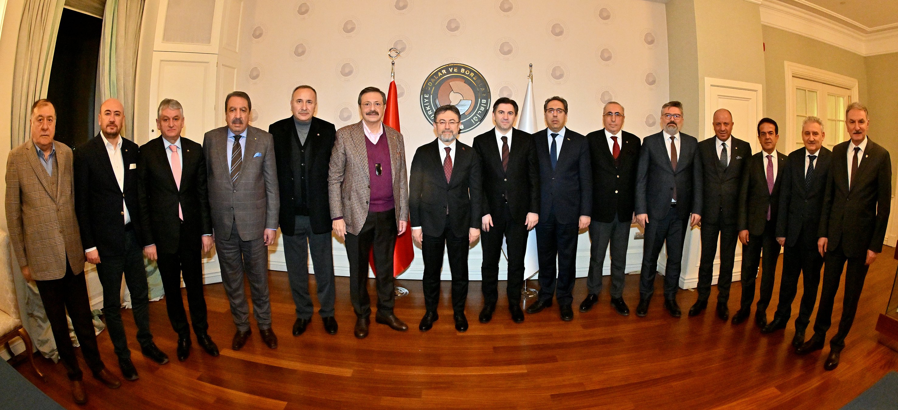 Odamız Başkanı Hakan Ülken, TOBB Başkanımız Sayın M. Rifat Hisarcıklıoğlu başkanlığında TOBB Yönetim Kurulu Üyeleri ile birlikte Tarım ve Orman Bakanı İbrahim Yumaklı ile tarım-hayvancılık sektörünün sorunlarını ve çözüm önerilerini istişare etmek üzere bir araya geldi