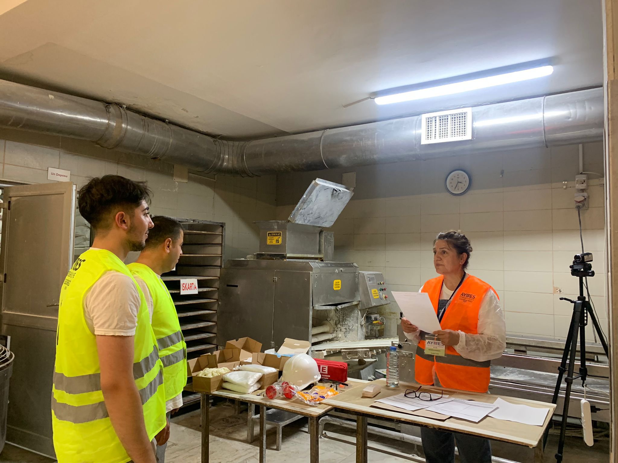 AYMES, Fırın ve Unlu Mamuller Üretim Operatörü Seviye 4 ulusal yeterliliği kapsamında gerçekleştirdiği sınavlarına Burcu Ekmek iş birliği ile hız kesmeden devam ediyor.