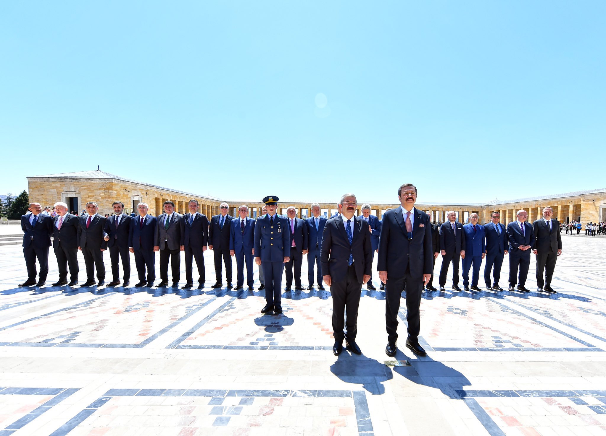 TOBB Yönetim Kurulu Üyesi ve Odamız Başkanı Hakan ÜLKEN, TOBB 78. Genel Kurulu kapsamında TOBB Başkanı M. Rifat HİSARCIKLIOĞLU önderliğinde TOBB Genel Kurul Divanı ve Yönetim Kurulu olarak Anıtkabir’e gerçekleştirilen ziyarete katıldı