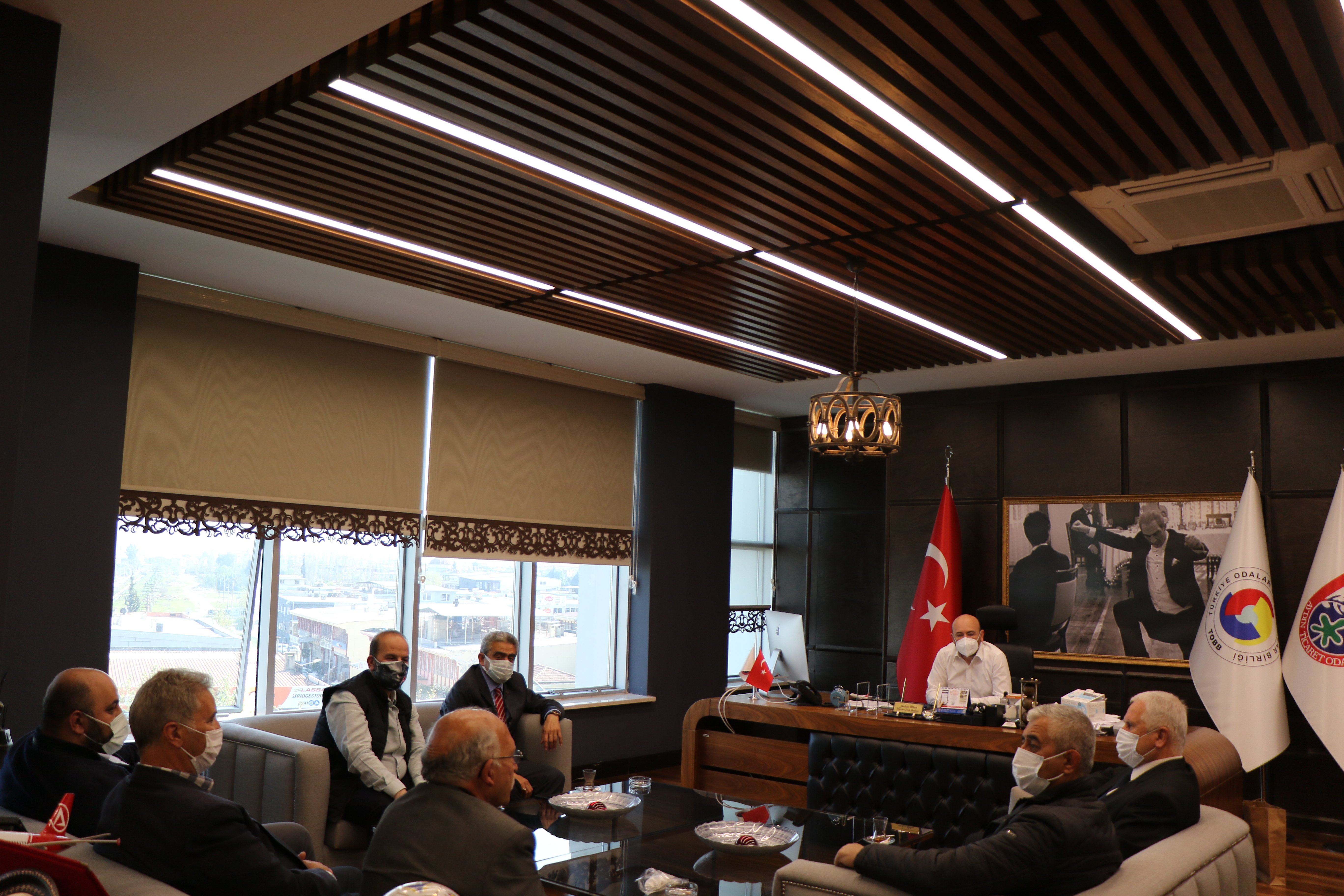 MHP Aydın İl Başkanı Sn Haluk ALICIK ve İl Yöneticileri, TOBB Yönetim Kurulu Üyesi ve Odamız Başkanı Hakan ÜLKEN’i makamında ziyaret etti.