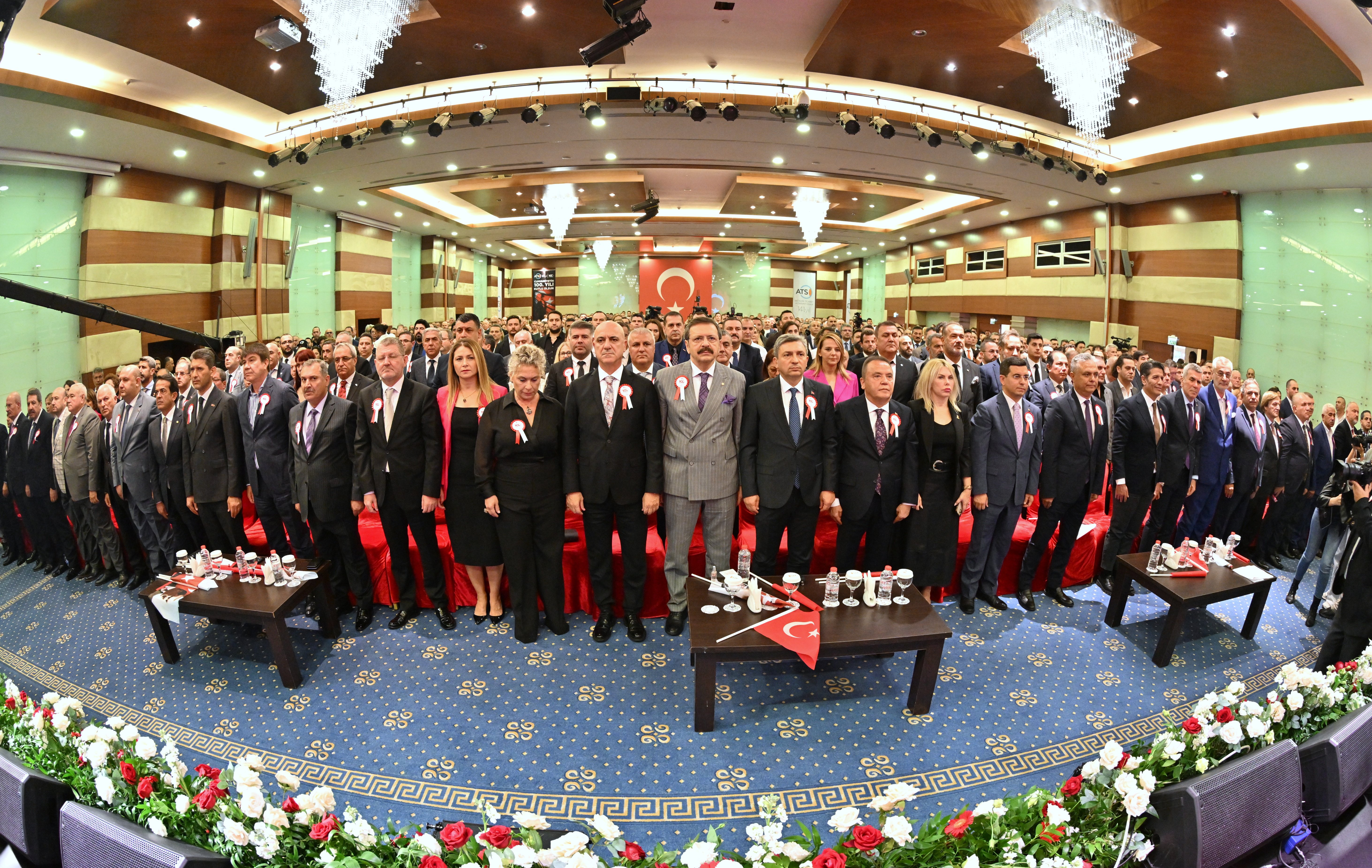 TOBB Yönetim Kurulu Üyesi ve Odamız Başkanı Hakan ÜLKEN, TOBB Başkanımız Sayın M. Rifat HİSARCIKLIOĞLU’nun teşrifleriyle, Antalya Ticaret ve Sanayi Odası Başkanı Ali Bahar’ın ev sahipliğinde gerçekleştirilen ATSO Cumhuriyetin 100. Yılı Ödül Töreni’ne katılım sağladı.