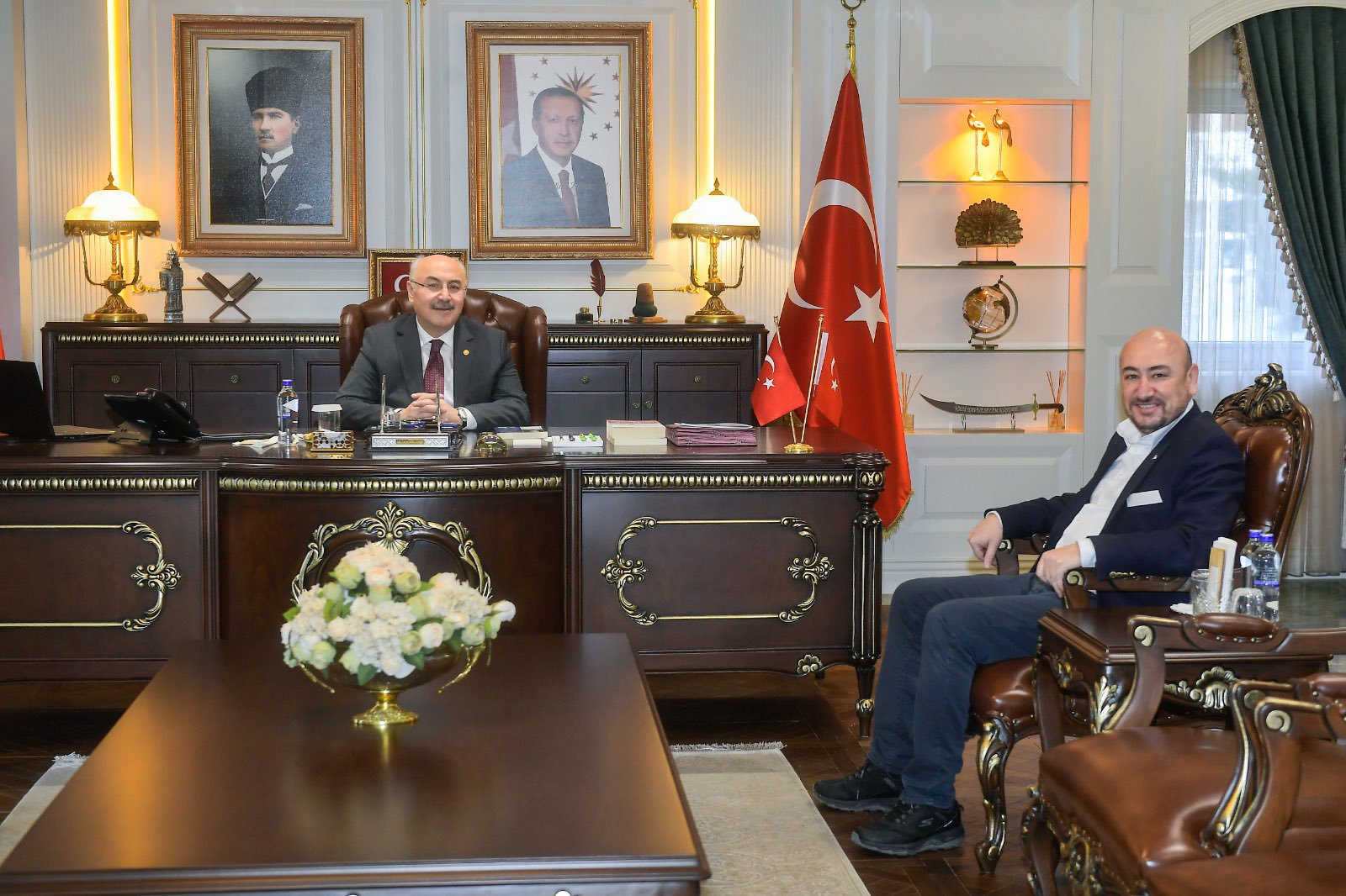 TOBB Yönetim Kurulu Üyesi ve Odamız Başkanı Hakan Ülken, Aydın Eski Valimiz Adana Valisi Sn. Yavuz Selim Köşger’i makamında ziyaret etti.