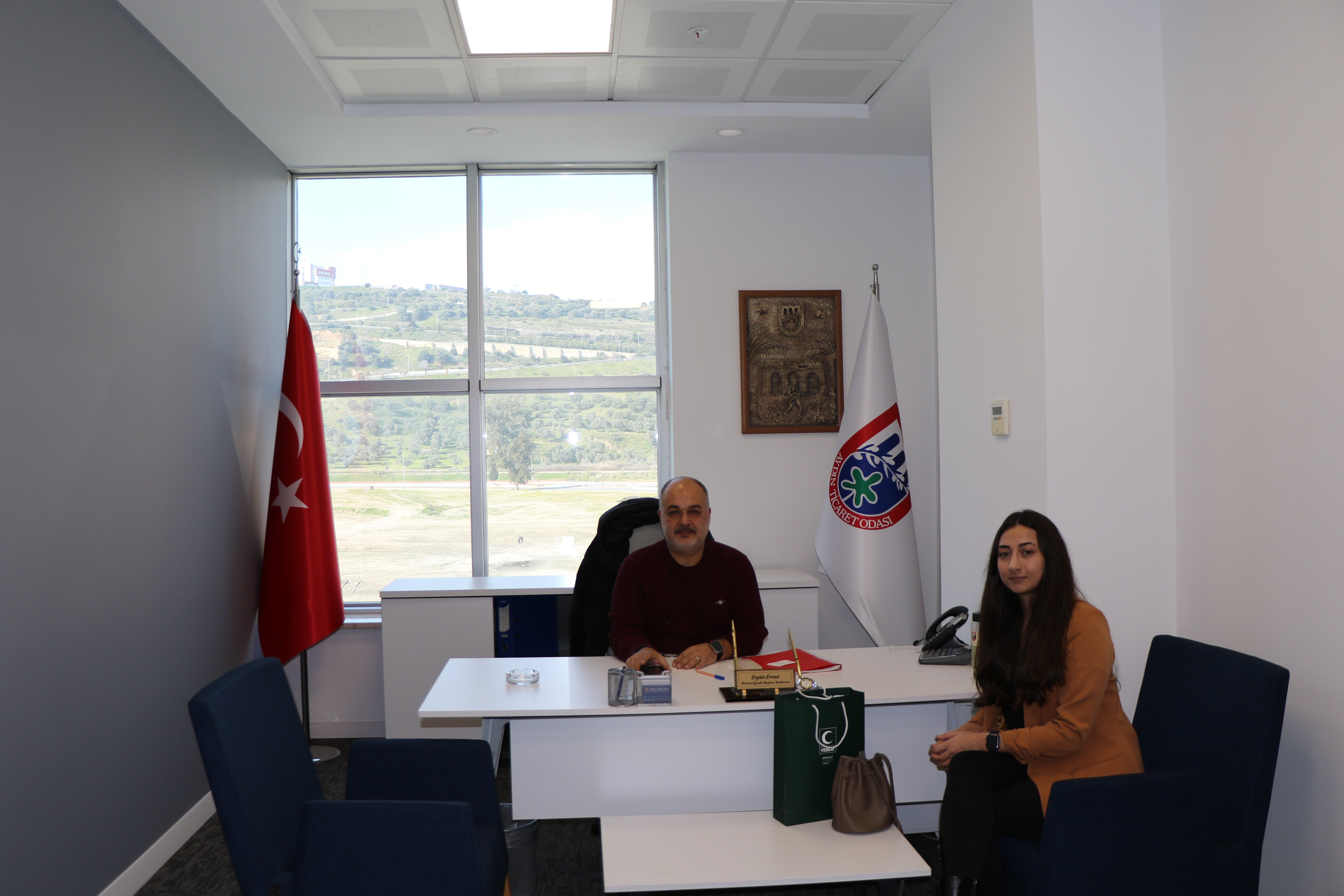 Aydın Yeşilay Danışmanlık Merkezi Sosyal Hizmet Uzmanı Elvan Akçil, Odamız Yönetim Kurulu Başkan Yardımcısı Ergün EVRAN’ı makamında ziyaret etti.