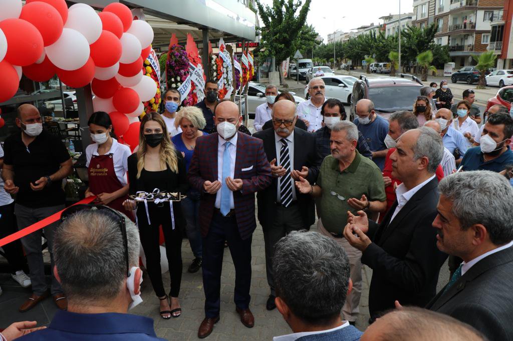 Odamız Üyesi Buğra DEĞİRMENCİ’nin sahibi olduğu Değirmencioğlu Baklavaları Şube açılışını TOBB Yönetim Kurulu Üyesi ve Odamız Başkanı Hakan ÜLKEN gerçekleştirdi. Üyemize  bol kazançlar diler, ilimize hayırlı olmasını dileriz.