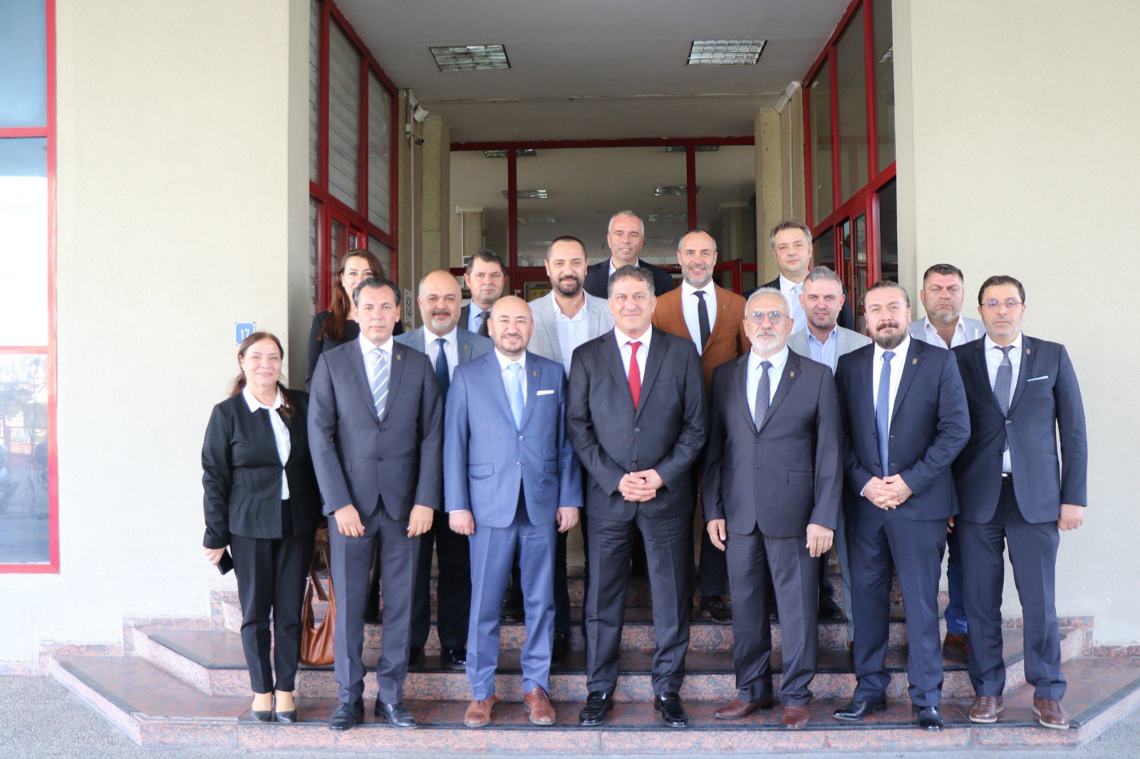 TOBB Yönetim Kurulu Üyesi ve Odamız Başkanı Hakan ÜLKEN, Odamız Meclis Başkanı Coşkun CERİT, Odamız Meclis Başkanlık Divanı ve  Odamız Yönetim Kurulu Üyeleri Efeler Kaymakamı İlker ARIKAN’ ı makamında ziyaret ettiler.