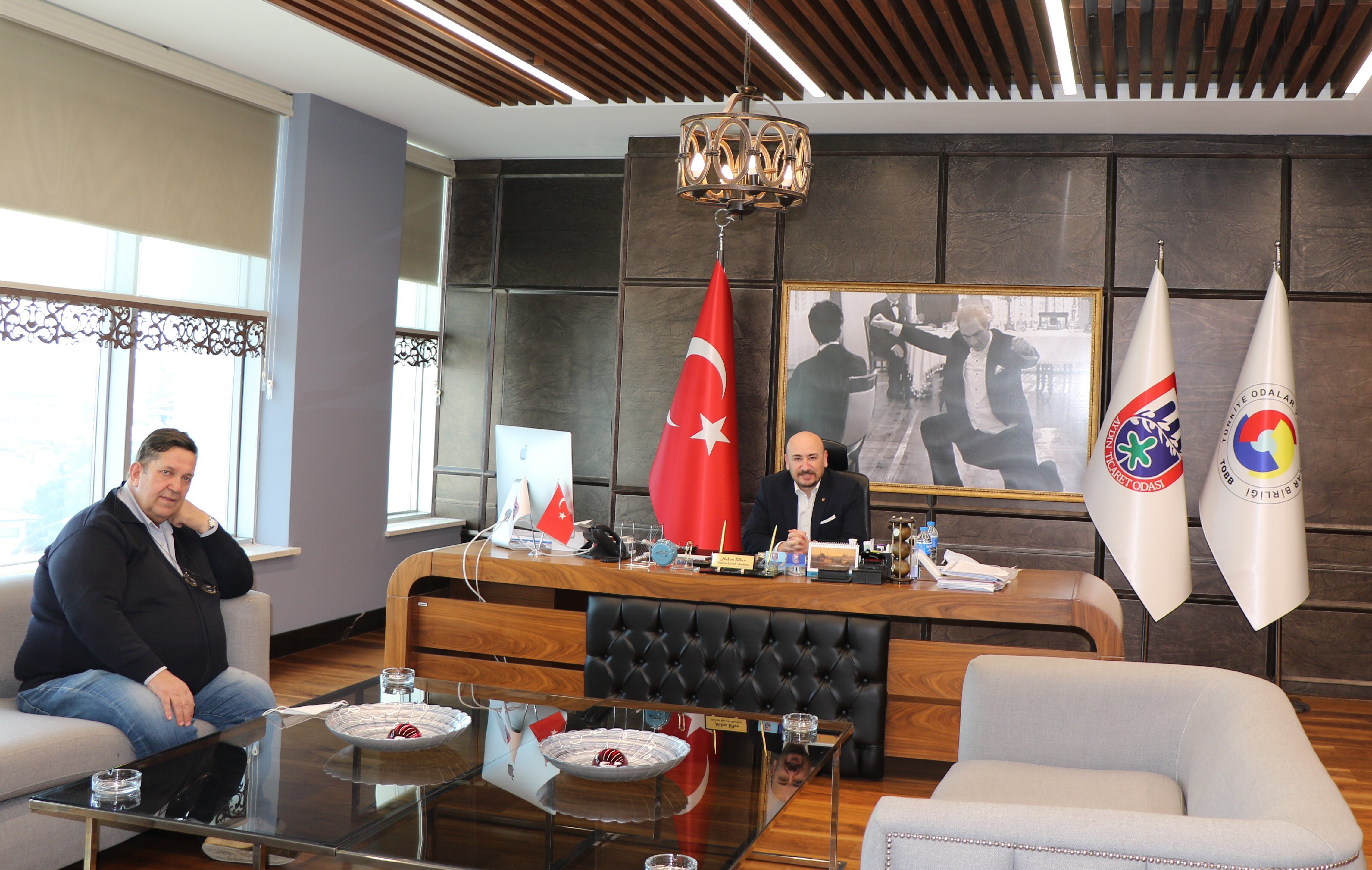 Aydın Ticaret Odası Meclis Eski Başkanı Mahmut ÇAĞLAYAN, TOBB Yönetim Kurulu Üyesi ve Odamız Başkanı Hakan ÜLKEN’i makamında ziyaret etti.