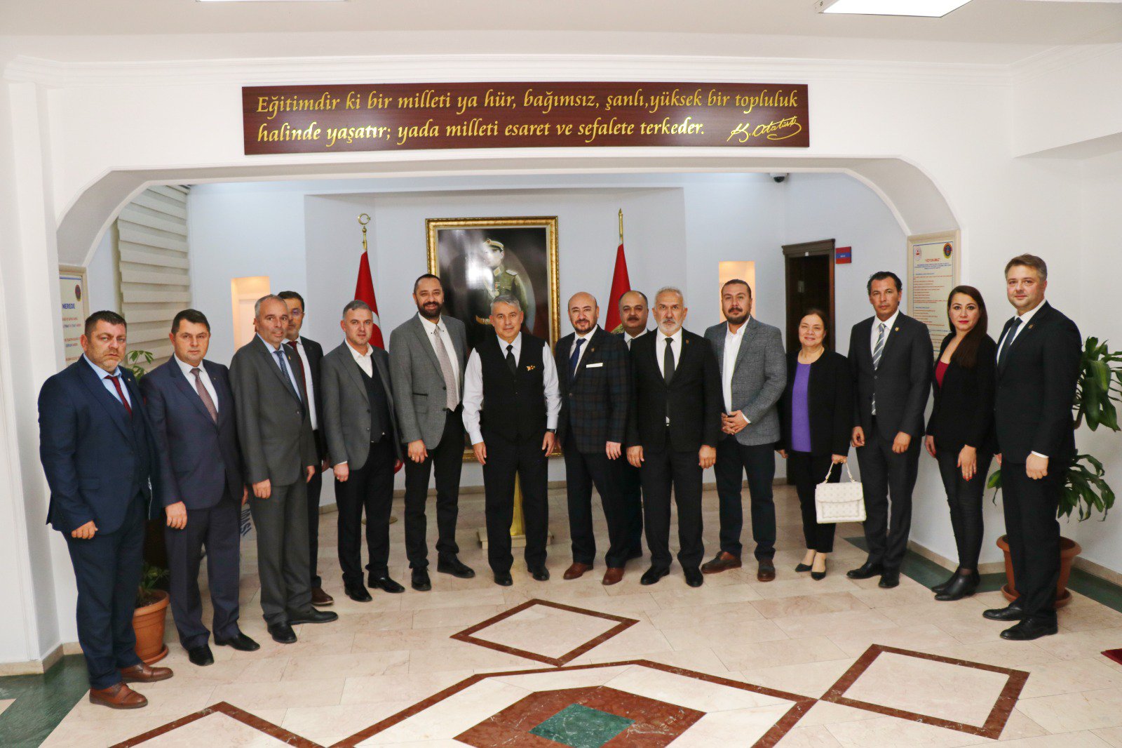 TOBB Yönetim Kurulu Üyesi ve Odamız Başkanı Hakan ÜLKEN, Odamız Meclis Başkanı Coşkun CERİT, Odamız Meclis Başkanlık Divanı ve Odamız Yönetim Kurulu Üyeleri Jandarma Genel Komutan Yardımcısı Korgeneral Hüseyin KURTOĞLU’ nu makamında ziyaret ettiler.