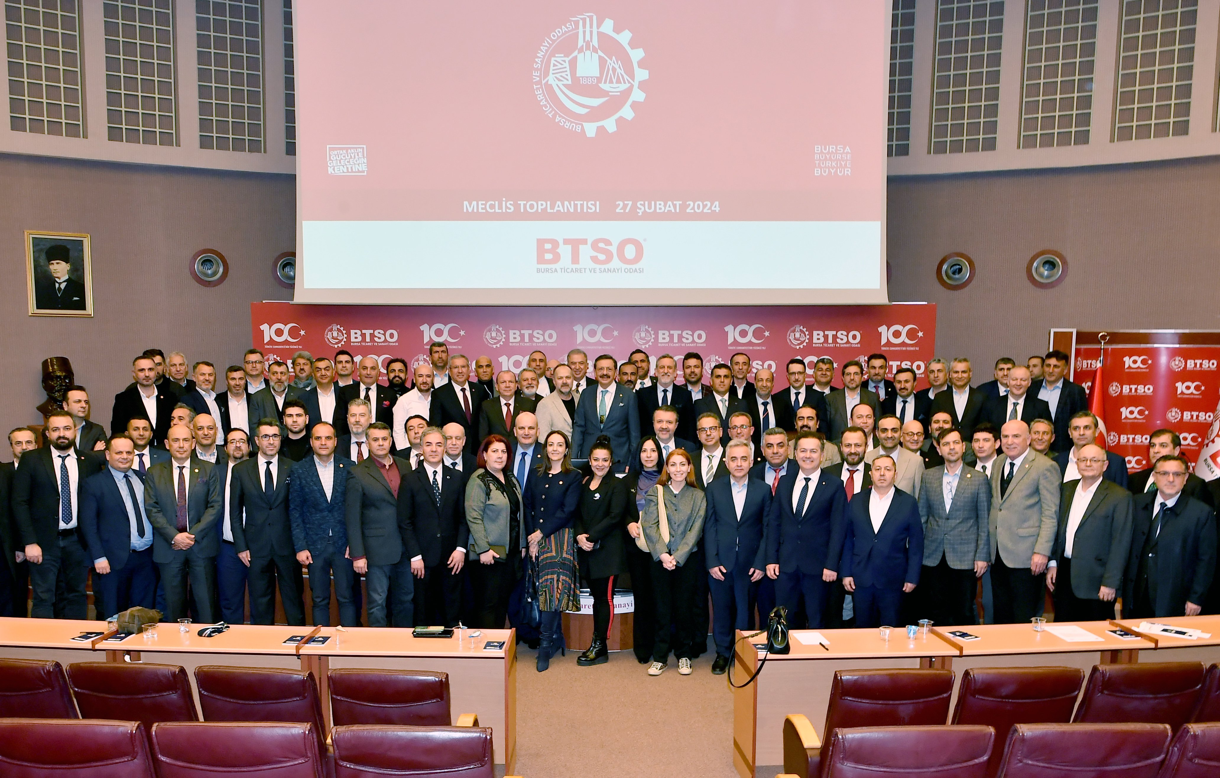 TOBB Yönetim Kurulu Üyesi ve Odamız Başkanı Hakan ÜLKEN, TOBB Başkanımız Sayın M.Rifat HİSARCIKLIOĞLU’nun himayelerinde, Bursa Ticaret ve Sanayi Odası ve Bursa Ticaret Borsası’nda Meclis ve Meslek Komitesi üyeleri ile gerçekleştirilen istişare toplantılarına katılım sağladı.