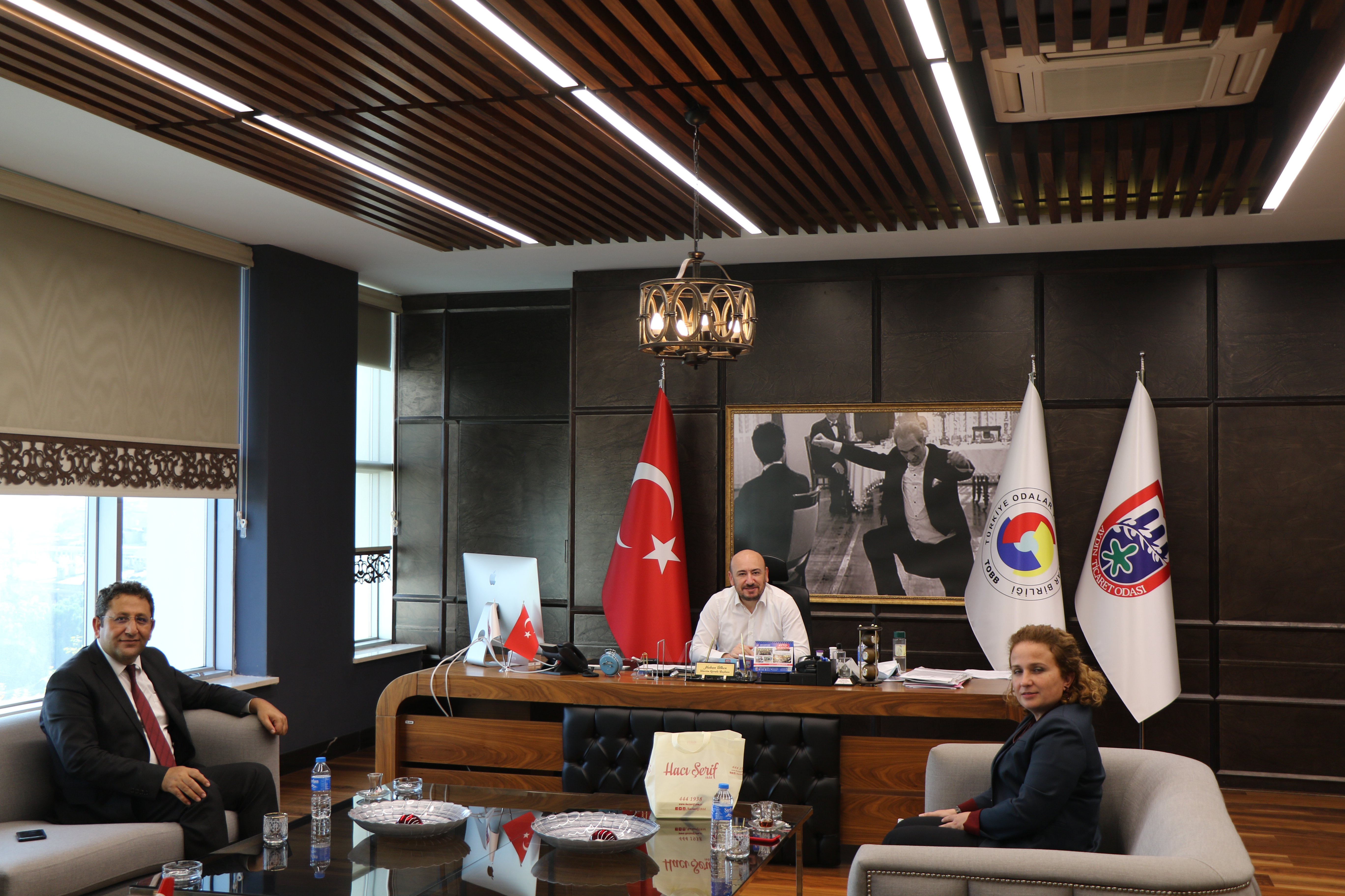 Aydın  SGK İl Müdürü Zeynep YILMAZ ve İŞKUR İl Müdürü Rahmi TERZİ, TOBB Yönetim Kurulu Üyesi ve Odamız Başkanı Hakan ÜLKEN’i makamında ziyaret etti